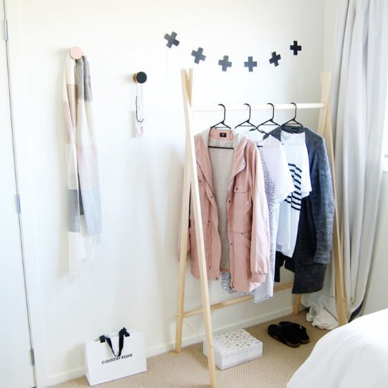 15-minute Wooden Clothes Rack DIY Guide