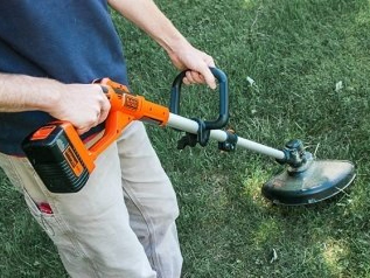 battery powered leaf blower and weed eater