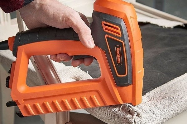 8 Best Electric Staple Guns – Reviews &amp; Buying Guide